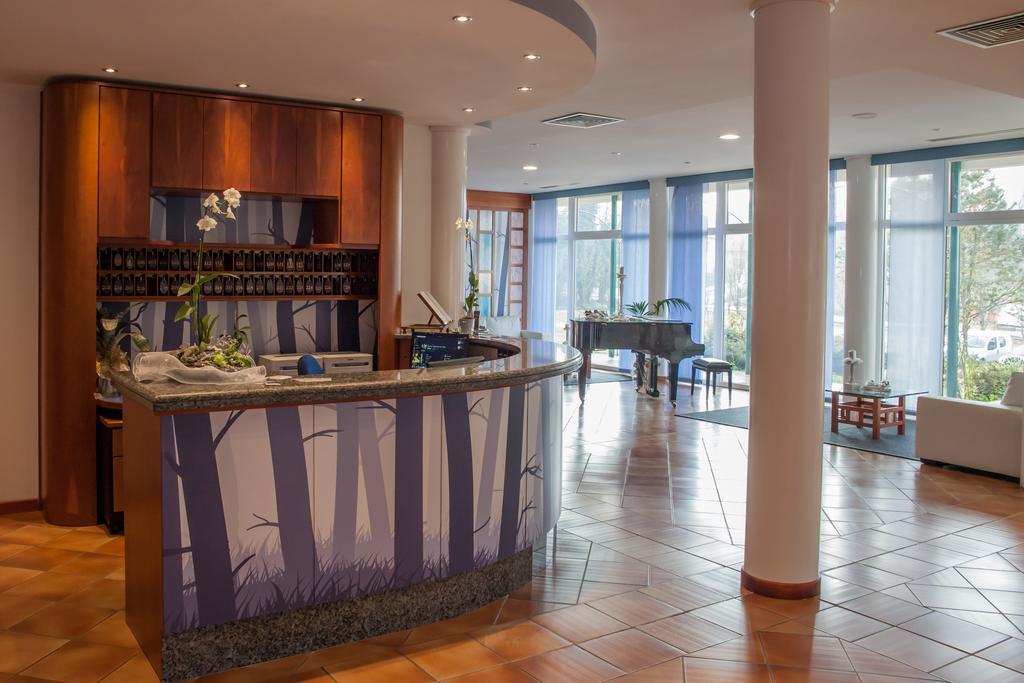 Roero Park Hotel Sommariva Perno Экстерьер фото