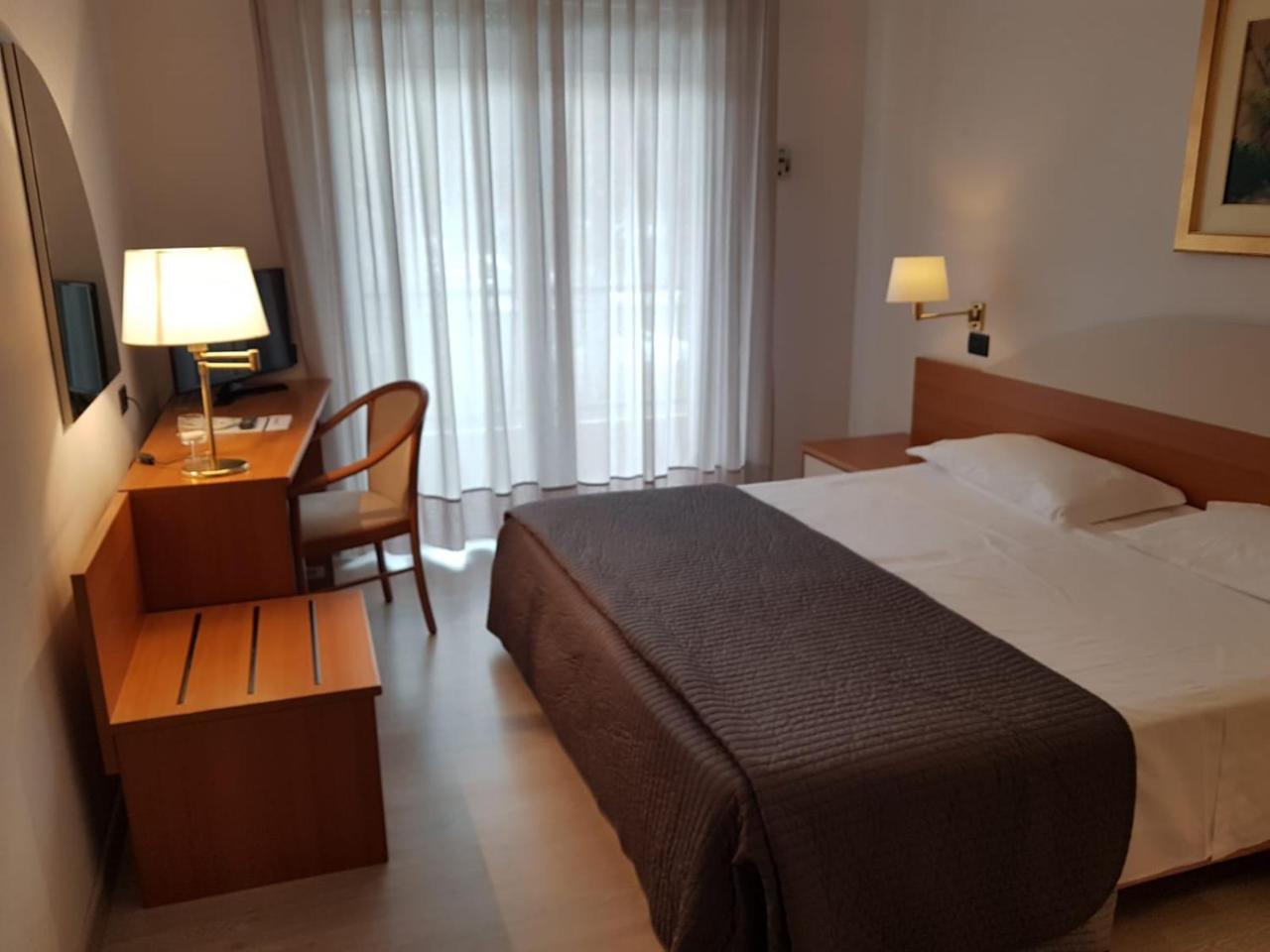 Roero Park Hotel Sommariva Perno Экстерьер фото