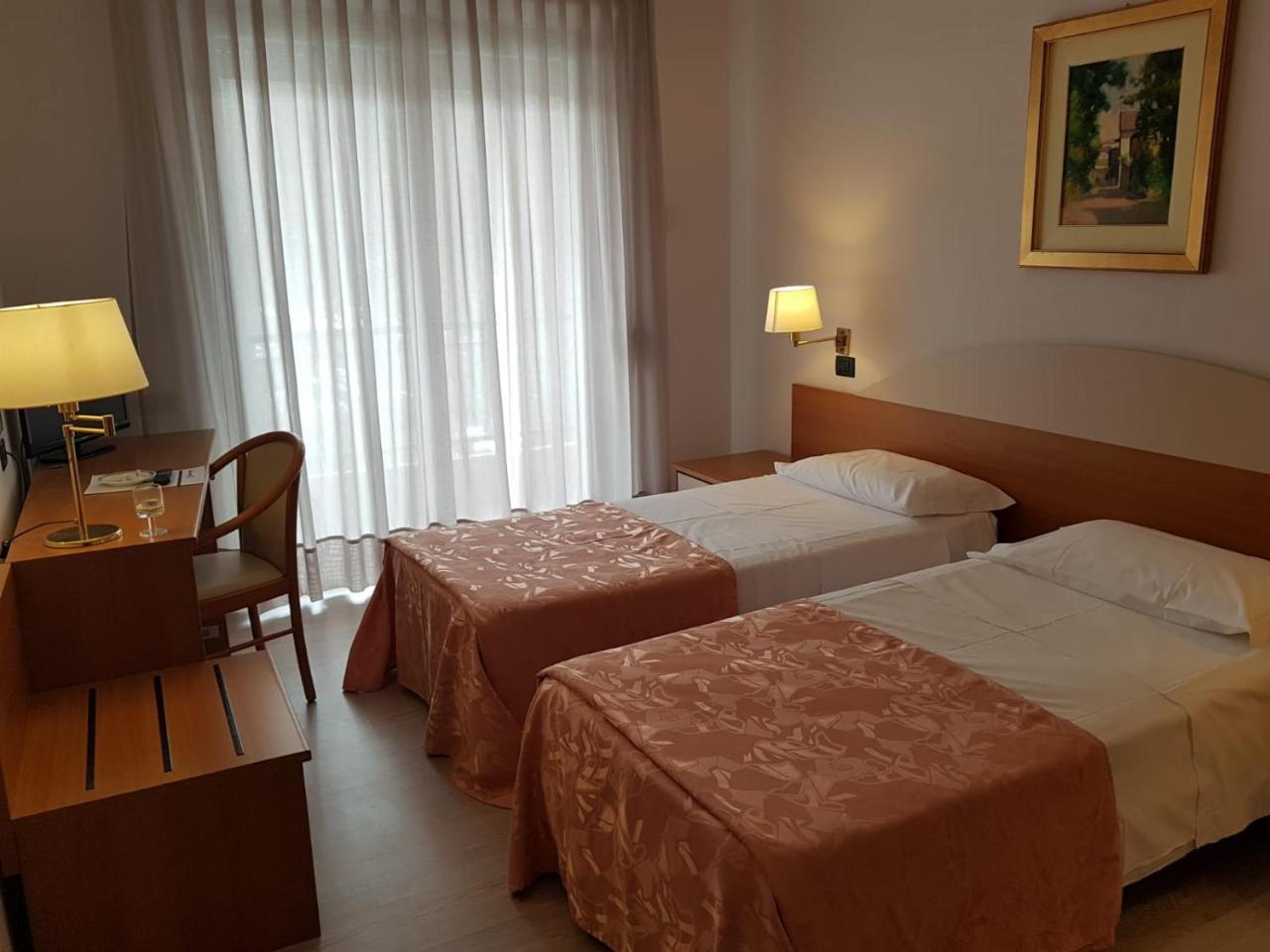 Roero Park Hotel Sommariva Perno Экстерьер фото